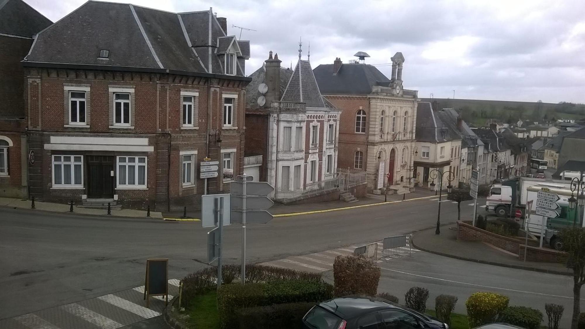 Entre Nous Hotel Rozoy-sur-Serre Kamer foto